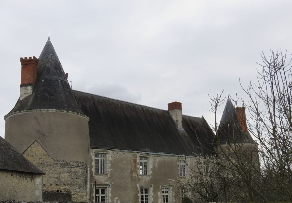 Château : Façade ouest, vue partielle