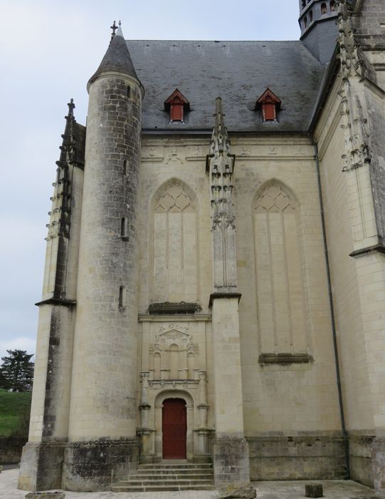 Eglise  Saint-Jean-Baptiste : Façade latérale ouest, vue partielle