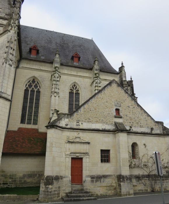 Eglise  Saint-Jean-Baptiste : Façade latérale ouest, vue partielle