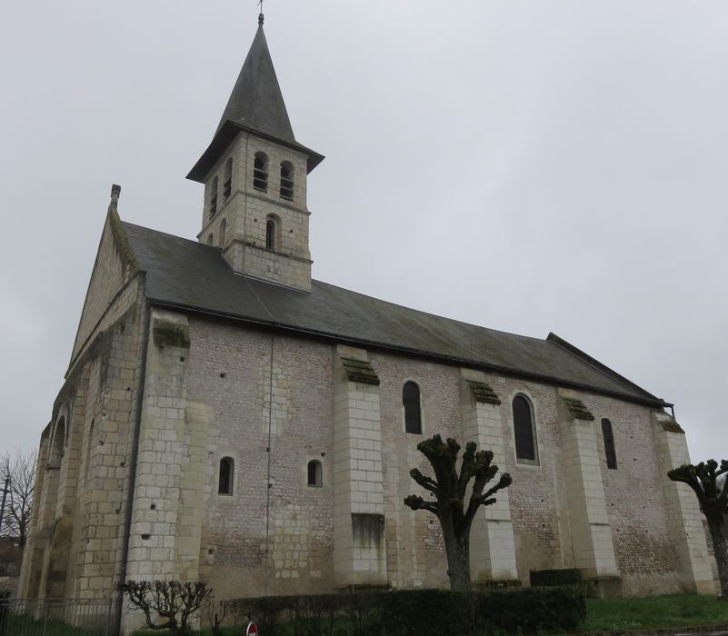 Eglise  Saint-Pierre : Façade latérale nord, vue générale