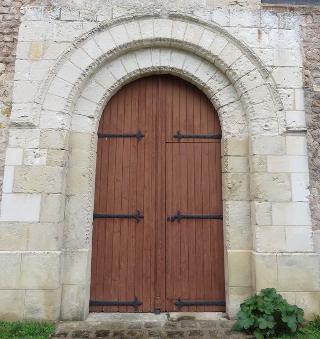 Eglise  Saint-Pierre : Portail occidental, vue générale