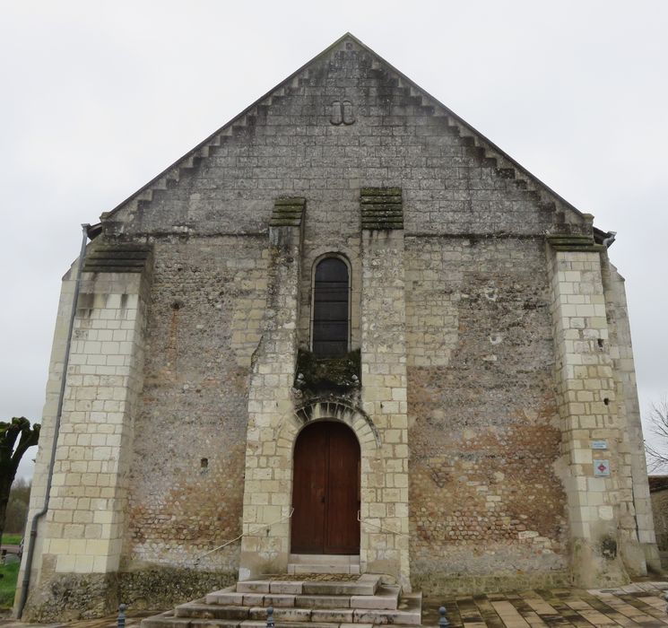 Eglise  Saint-Pierre : Façade occidentale, vue générale