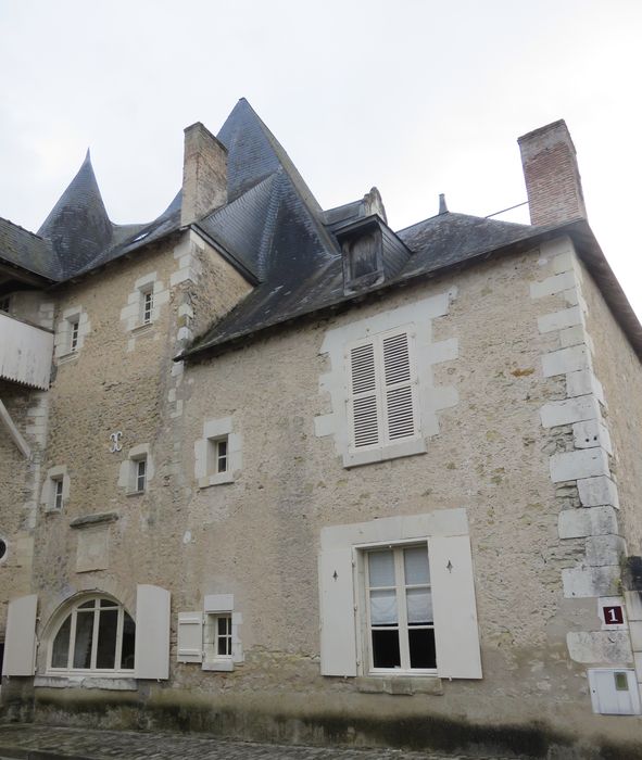 Ancienne abbaye Saint-Sauveur : Façade est, vue générale