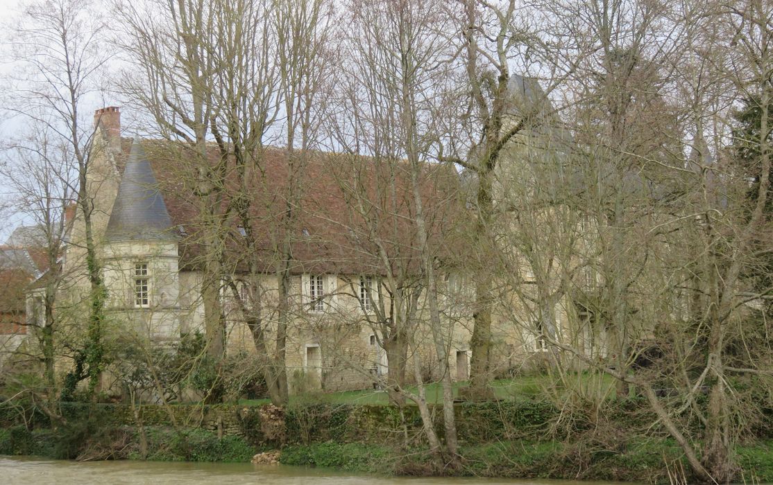 Ancienne abbaye Saint-Sauveur : Bâtiments abbatiaux, façade sud, vue générale