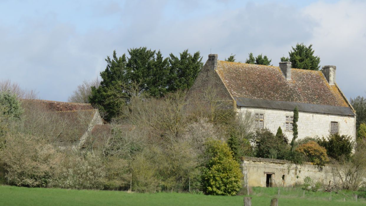 Manoir de la Roche-de-Gennes : Ensemble sud-ouest, vue générale