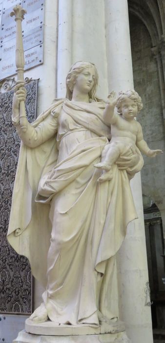 Statue : Vierge à l'Enfant