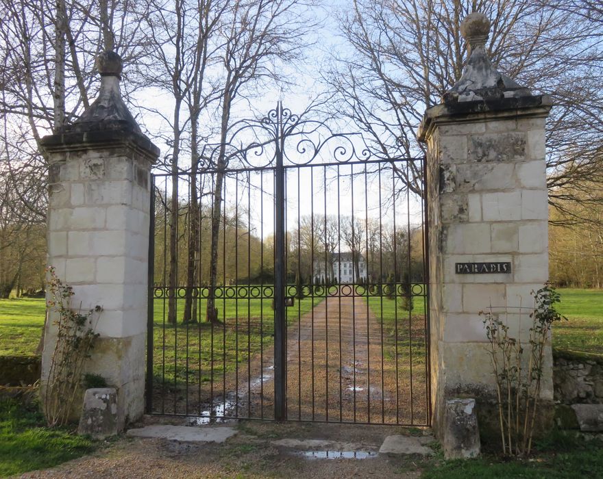 Château du Paradis : Portail d'accès sud-est, vue générale