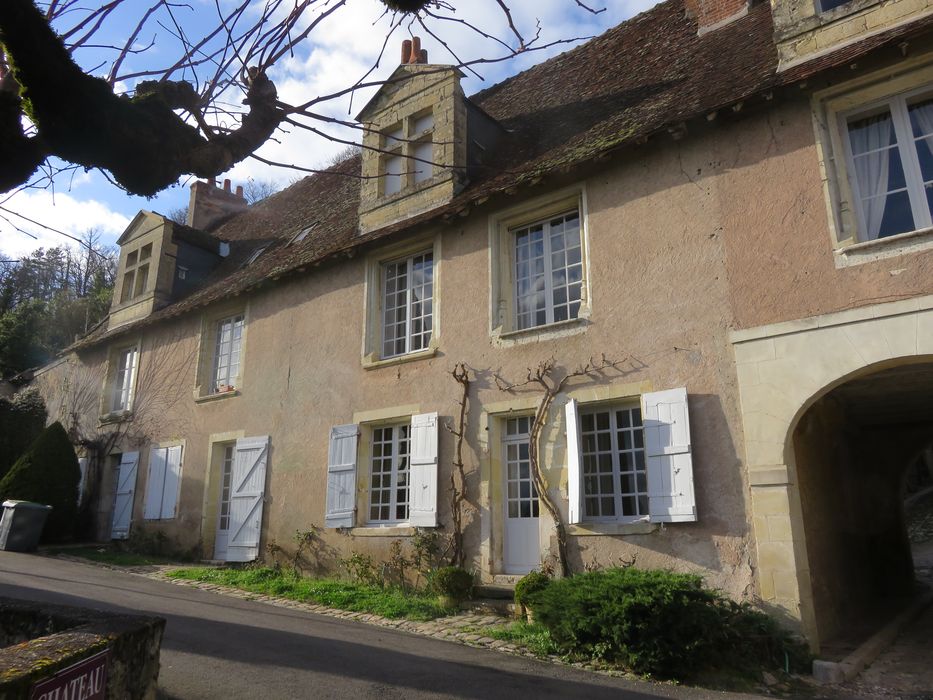 Château de Nazelles : Façade sud, vue partielle