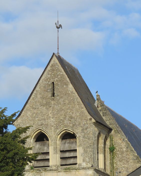 Eglise Saint-Pierre de Nazelles : Clocher, élévation ouest, vue partielle