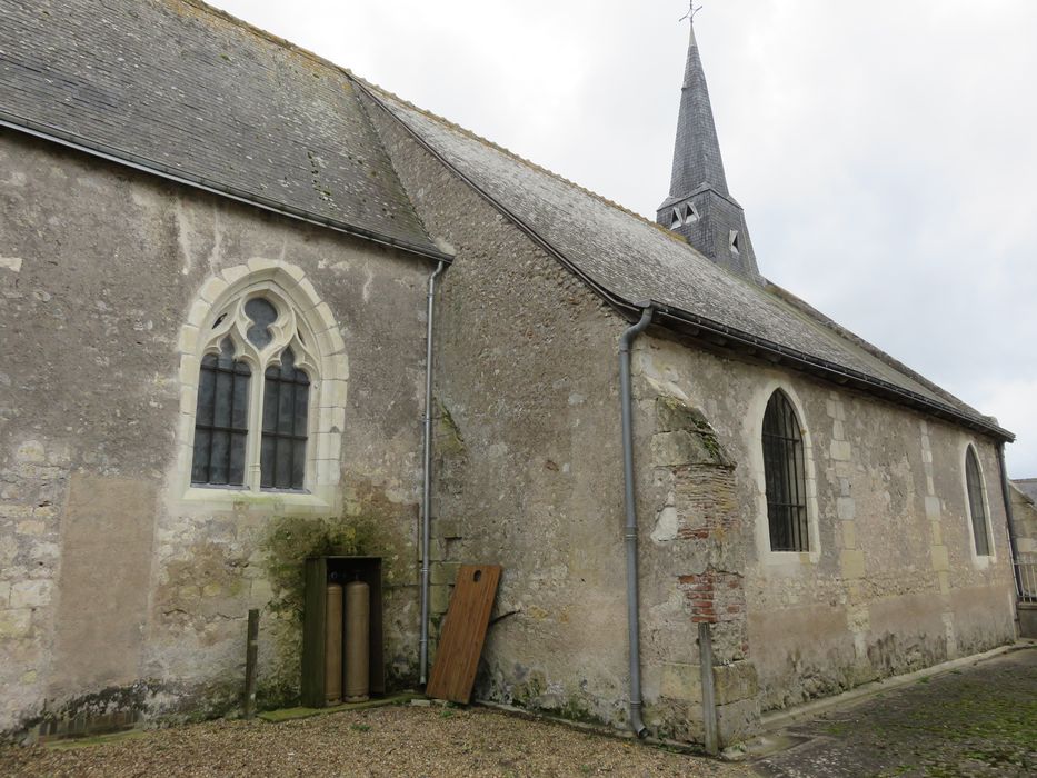 Eglise Saint-Symphorien : Façade latérale nord, vue partielle