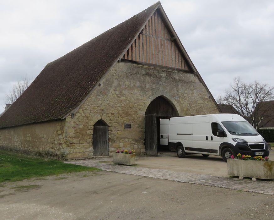 Ancienne grange monastique : Façade sud, vue générale