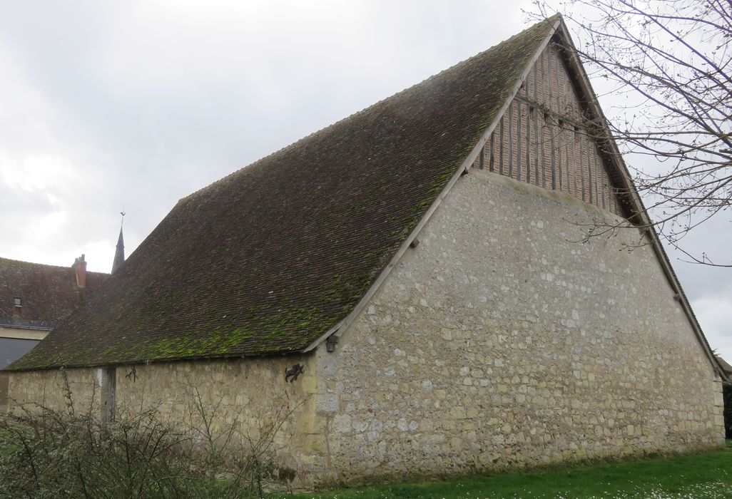 Ancienne grange monastique : Façades nord et est, vue générale