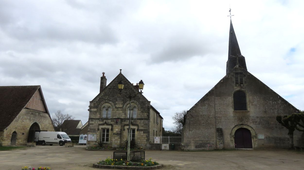 Eglise Saint-Symphorien, ancienne aumônerie et ancienne grange monastique : Vue générale des bâtiments depuis l'ouest