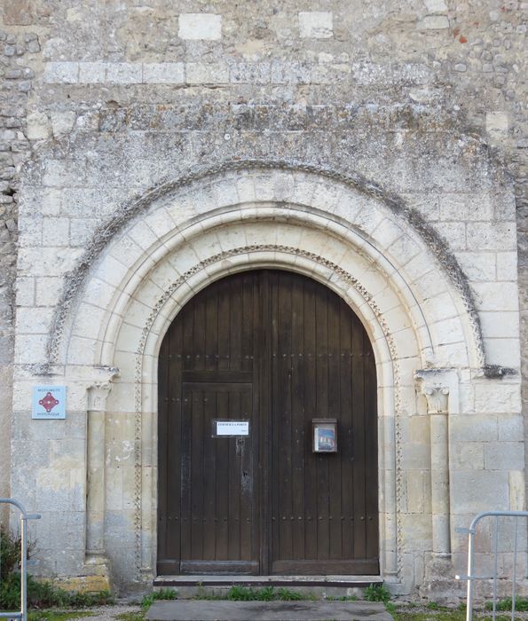 Eglise Saint-Quentin : Portail sud, vue générale