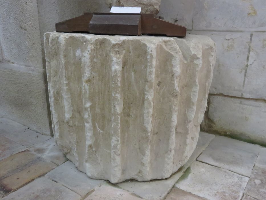 Eglise Saint-Maurice : fût n°3 (tambour, fragment architectural)