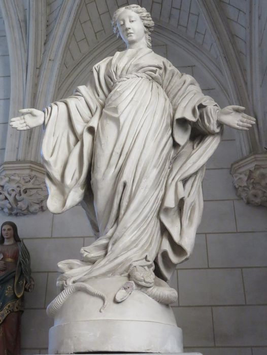 statue : Vierge écrasant le serpent