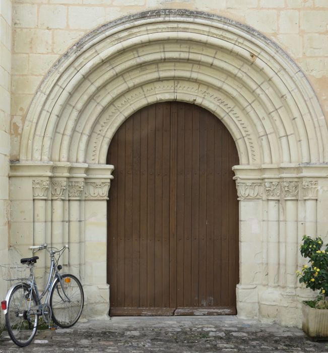 Eglise Saint-Martin : Portail occidental, vue générale