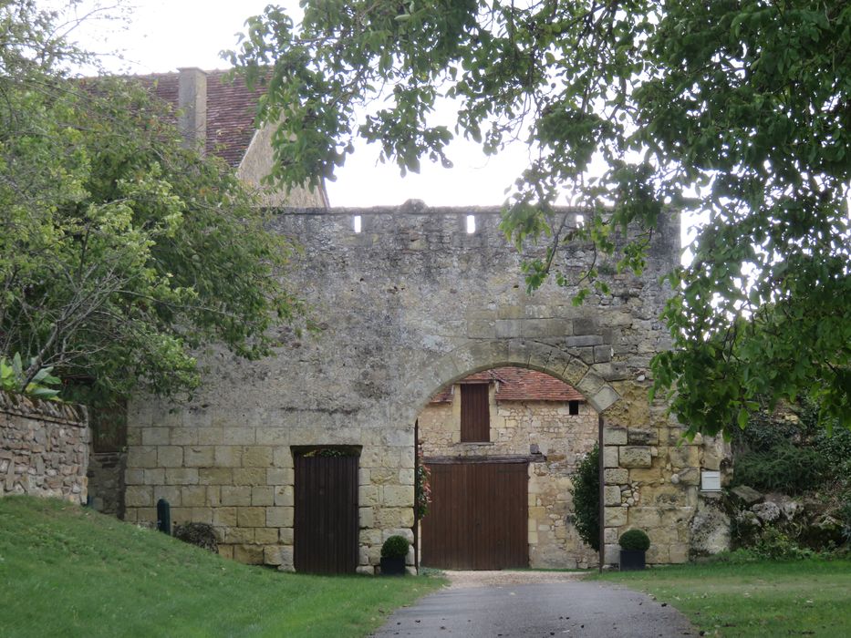 Manoir de La Châtière : Porche d'accès ouest, vue générale