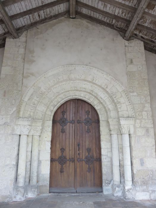 Eglise Saint-Avant : Portail occidental, vue générale