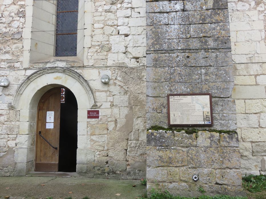 Ancienne église Notre-Dame de la Haye : Portail nord, vue générale