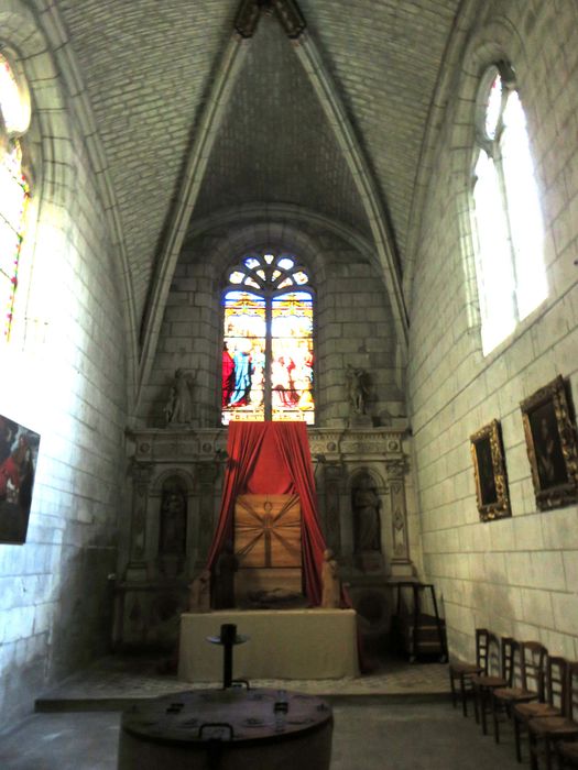 Eglise collégiale Saint-Denis : Chapelle latérale, vue générale