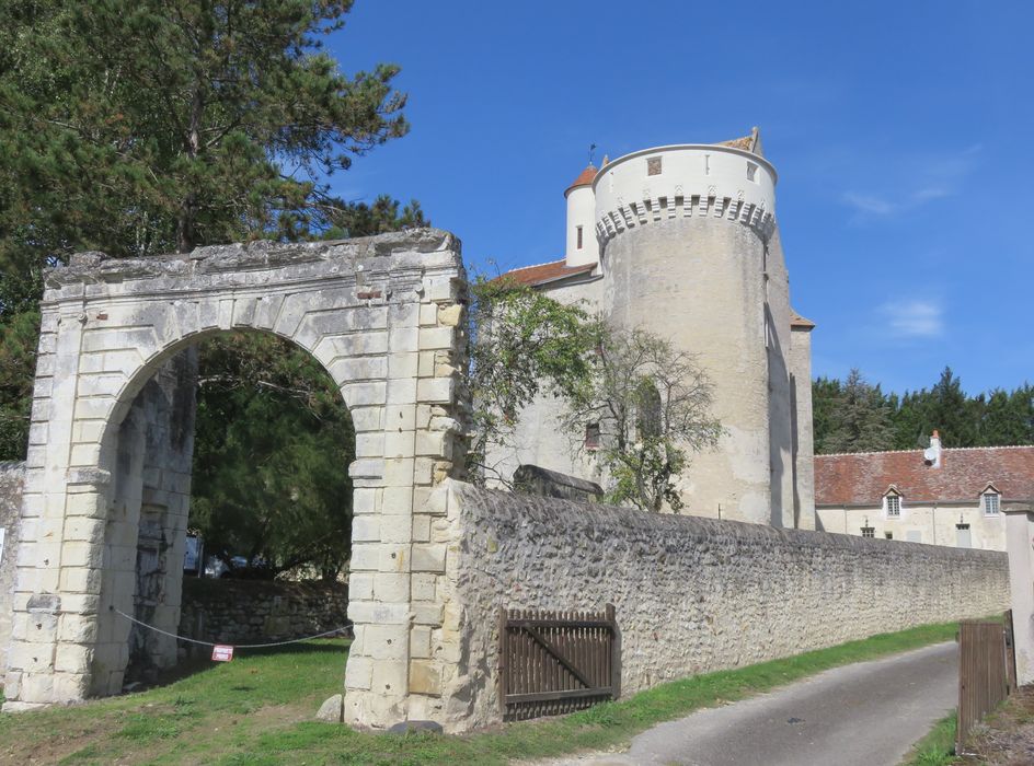 Ruines du château et vestiges de ses moyens de défense : Ensemble sud-est, vue partielle