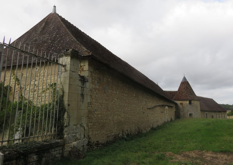 Château de Boussay : Communs nord, ensemble est, vue générale