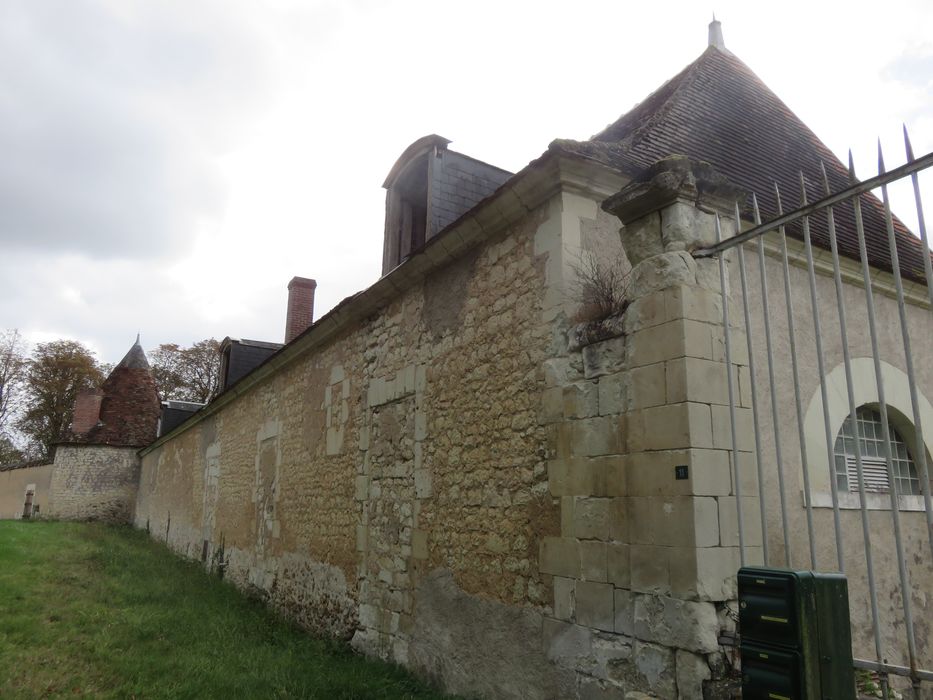 Château de Boussay : Communs sud, ensemble est, vue générale