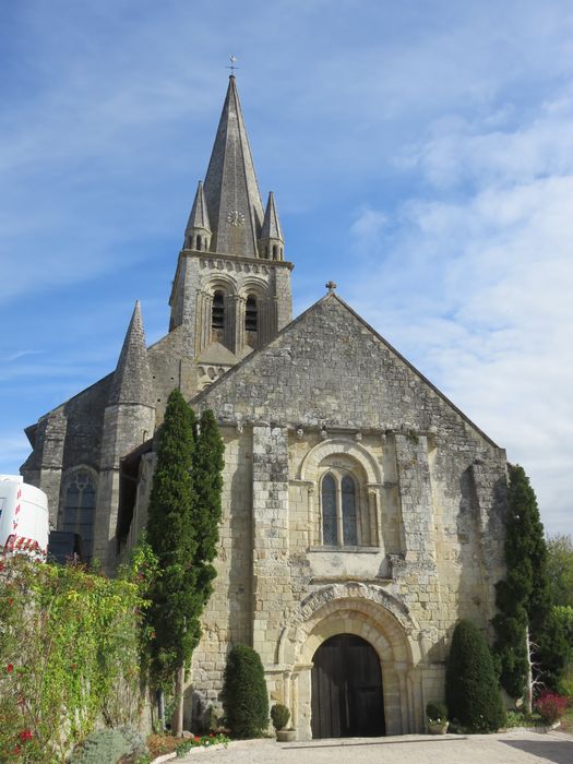 Eglise Saint-Mandé-Saint-Jean : Façade occidentale, vue générale