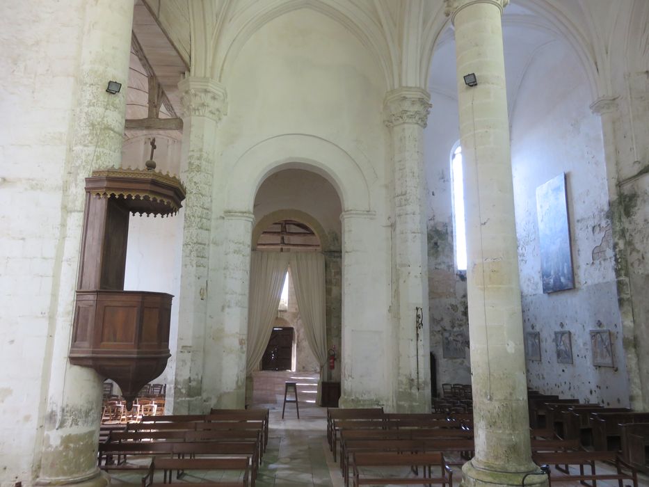 Eglise Saint-Mandé-Saint-Jean : Nef, vue générale