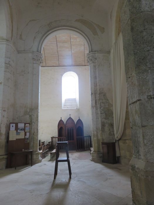 Eglise Saint-Mandé-Saint-Jean : 1ère travée, vue générale