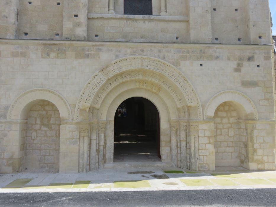 Eglise Notre-Dame : Portail occidental, vue générale