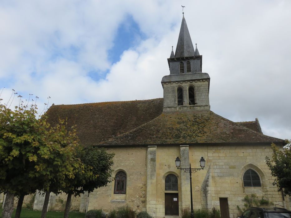 Eglise Saint-Gervais-Saint-Protais : Façade latérale sud, vue générale