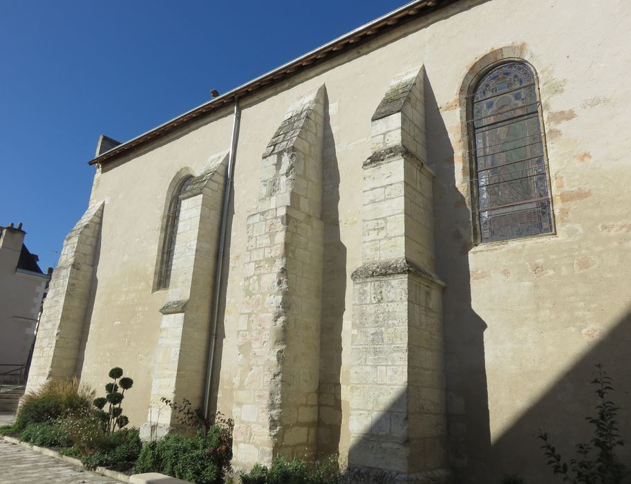 Eglise paroissiale Saint-Saturnin : Façade latérale sud, vue partielle