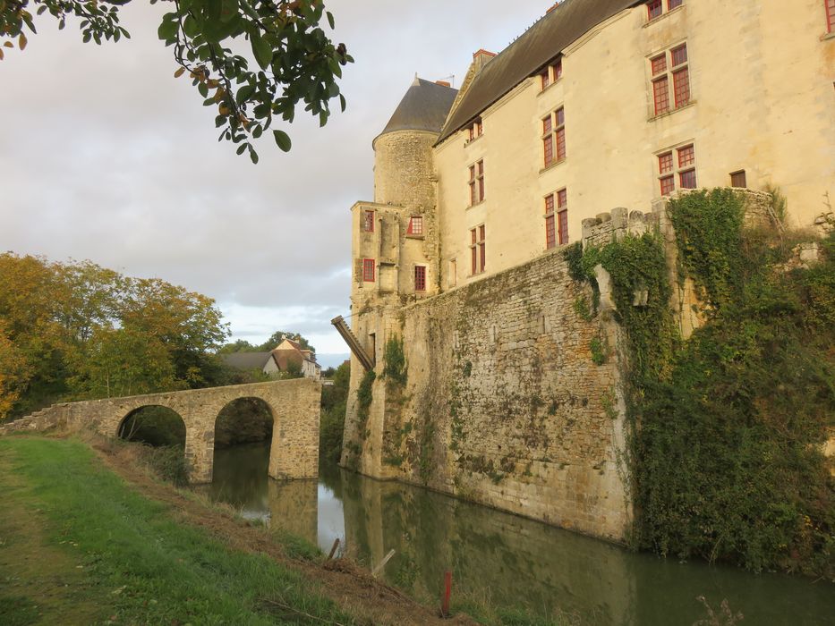 Château du Châtelier : Façade ouest, vue partielle