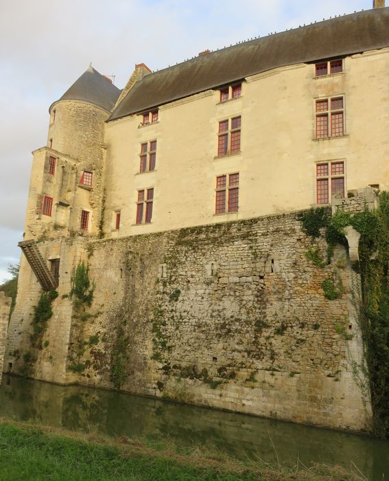 Château du Châtelier : Façade ouest, vue partielle