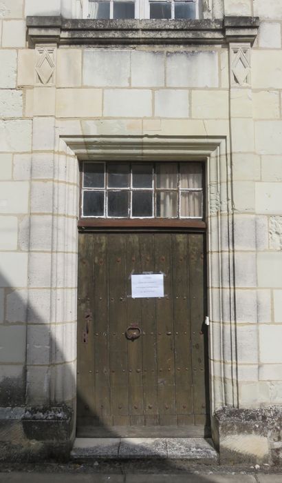 Ancien Hôtel de ville : Porte d'accès sur rue, vue générale