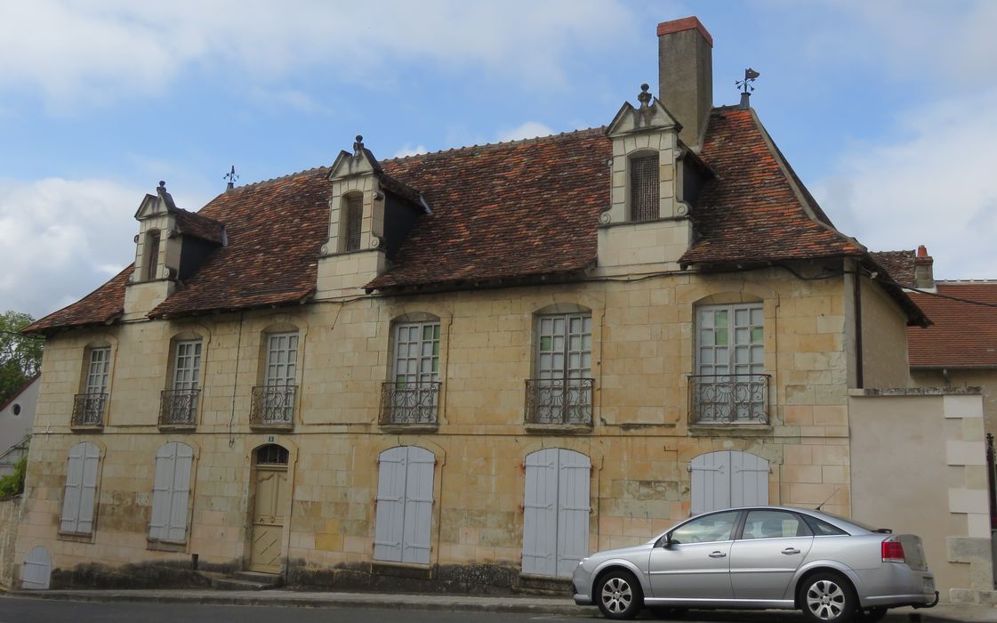 Maisons : Façade est, vue générale