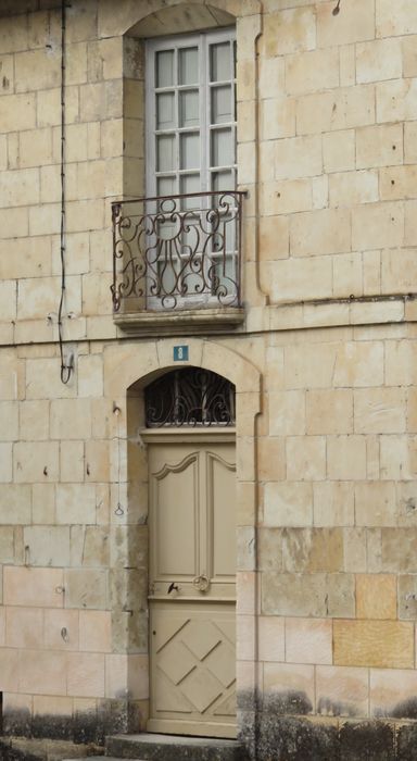 Maisons : Porte d'accès sur rue, vue générale