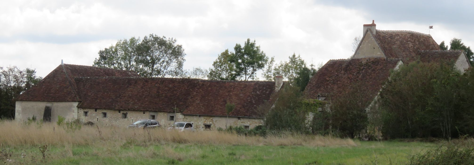 Manoir du Pouët : Ensemble nord des bâtiments secondaires, vue générale