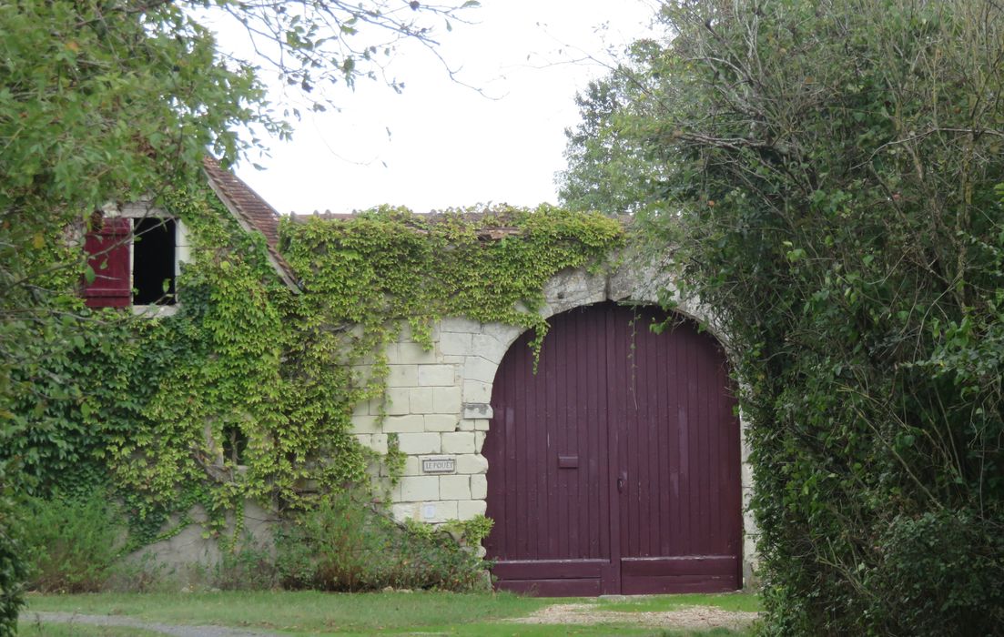 Manoir du Pouët : Portail d'accès ouest, vue générale