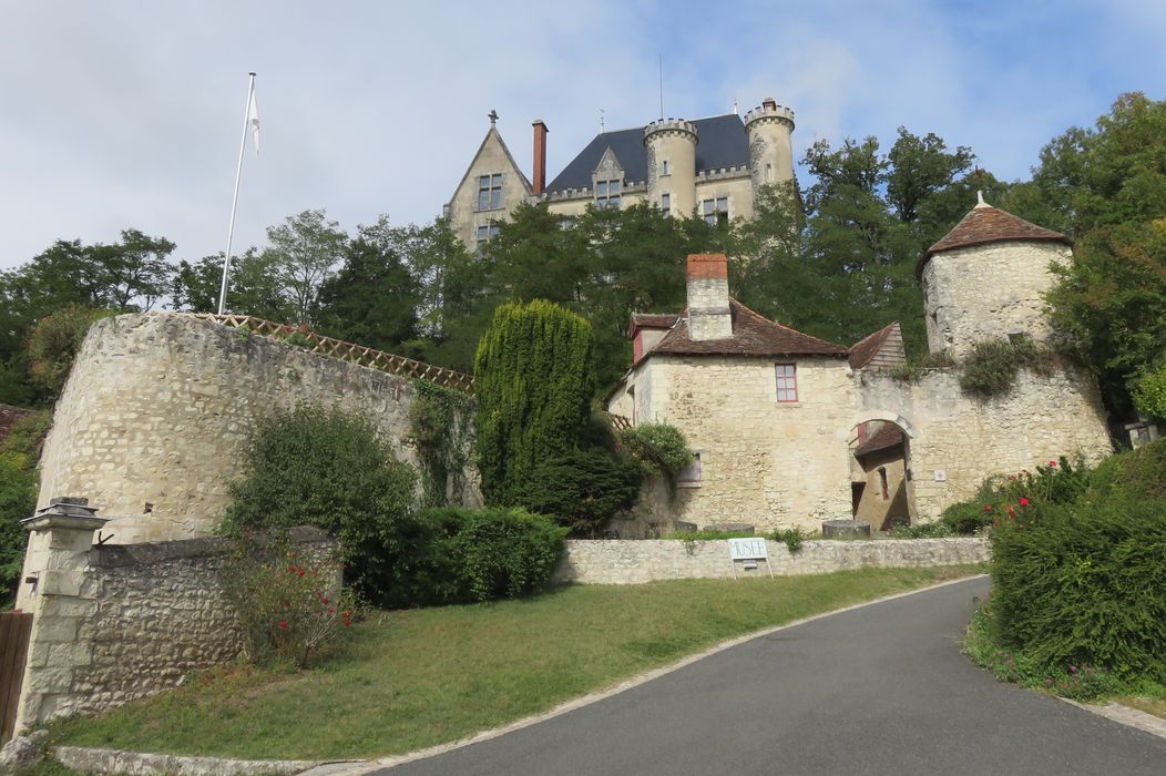 Château des Lions : Porterie, ensemble sud, vue générale