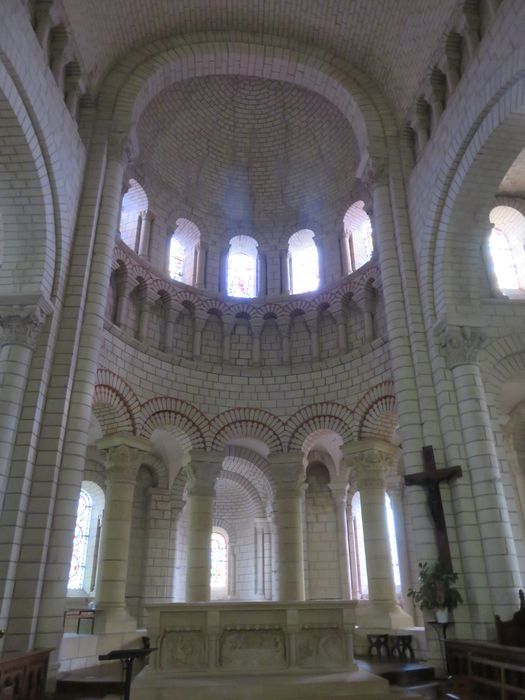 Eglise abbatiale bénédictine Saint-Pierre : Choeur, vue générale