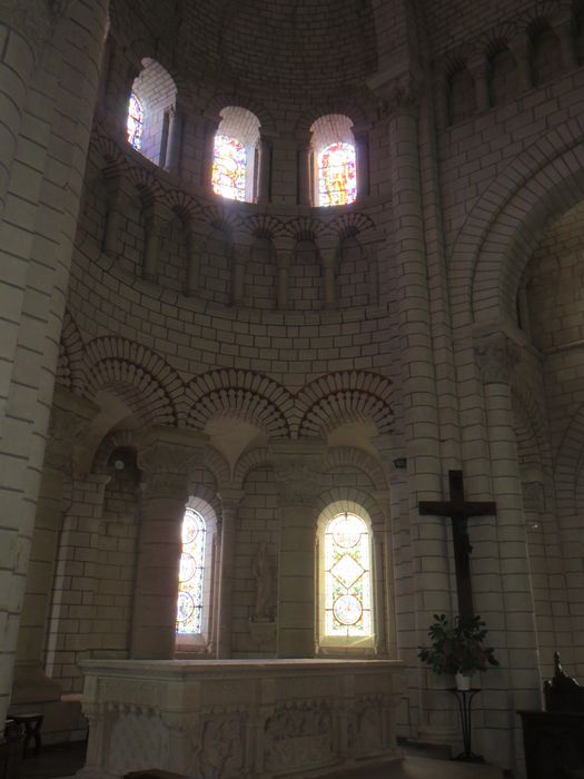 Eglise abbatiale bénédictine Saint-Pierre : Choeur, vue générale