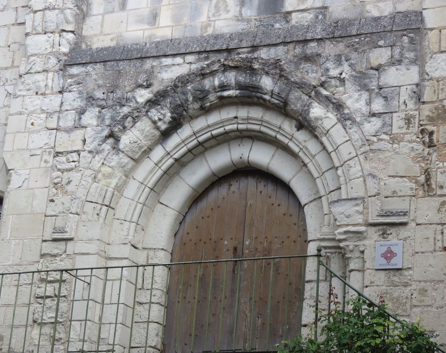 Ancienne église Notre-Dame-des-Echelles : Portail occidental, vue générale