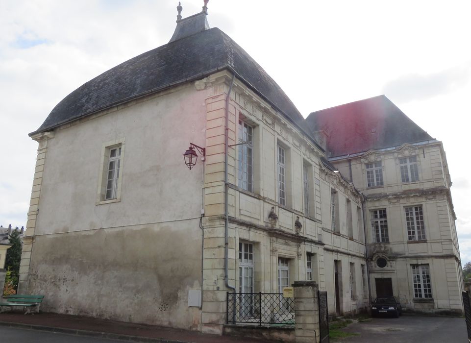 Hôtel de la Rallière : Façades nord et ouest, vue générale