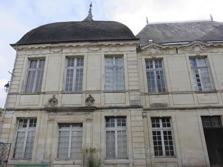 Hôtel de la Rallière : Façade ouest, vue partielle