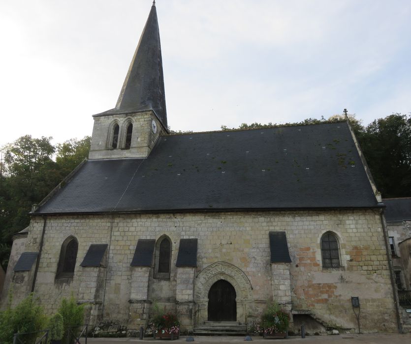 Eglise Saint-Gervais-Saint-Protais : Façade latérale nord, vue générale