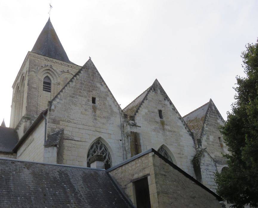 Eglise Saint-Epain : Façade latérale nord, vue partielle