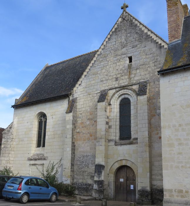 Eglise Saint-Epain : Façade occidentale, vue partielle